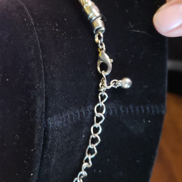 14" Silvertone Elephant with Rhinestones Necklace - Picture 4 of 5